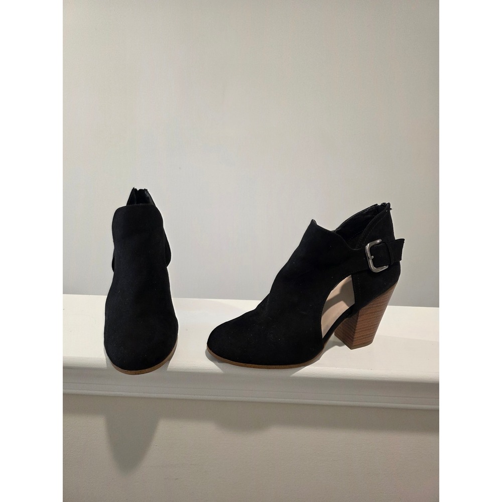 Women's sz 10M Black Cutout Ankle Boots Block Heel Buckle Detail Fall Spring